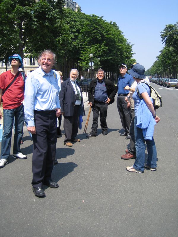 OAS members outside the Paris Observatory
Link-words: Paris2007