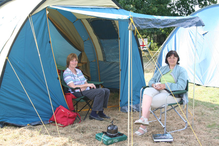 Delphine & Carole
Delphine & Carole relaxing!
