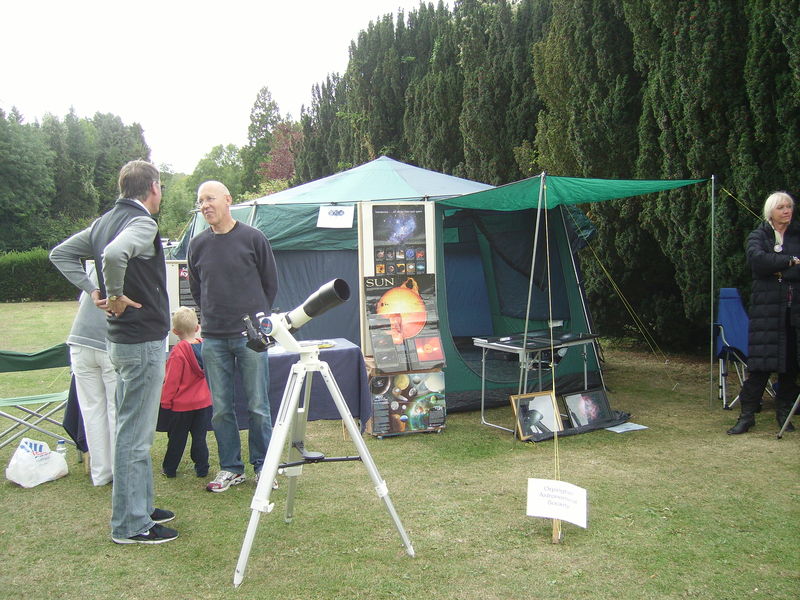 High Elms Open day 13.9.09 (1)
High Elms Open Day 13th September 2009
Hugh chatting with a member of the public. 
Link-words: Outreach Observing HighElms2009