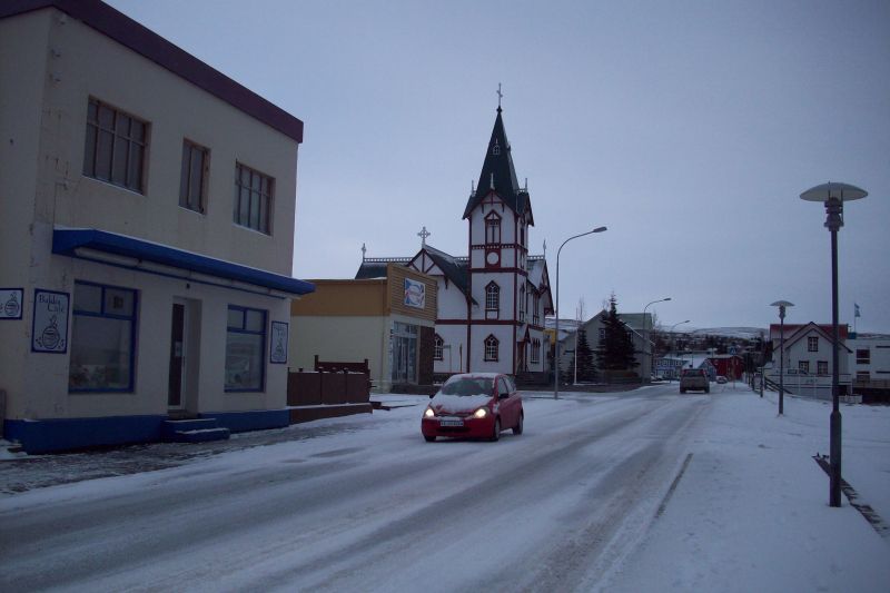 Street view in Husavik
Typical street view.  Very few cars and they would stop for you to cross the road without any pedestrian crossing.  
Link-words: Iceland2012