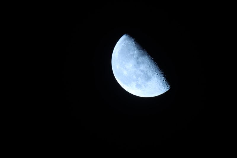 1 day early for half moon
Moon image taken with an 80A filter to see more detail in the craters
Link-words: Moon